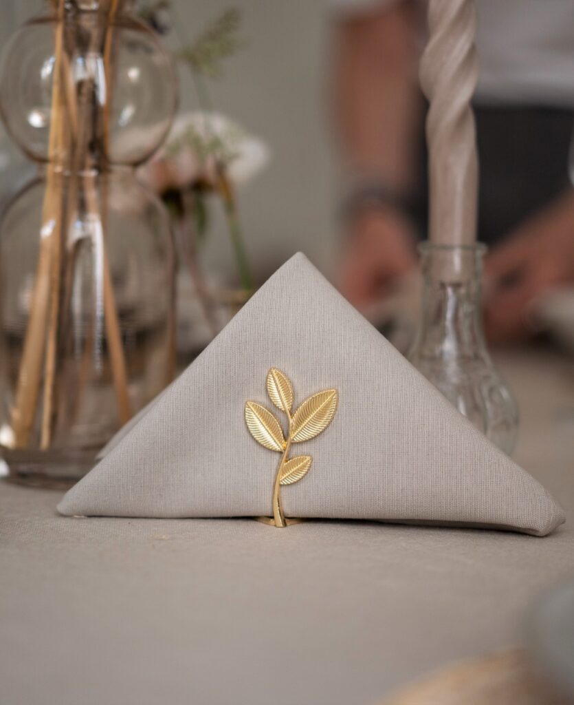 Servethouder goud - ash blad | Servetring goud | Tafeldecoratie goud | Bruiloft decoratie | Tafel accessoire servetringen