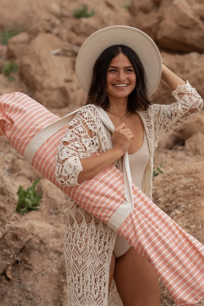 Roze parasol voor tuin met opberghoes